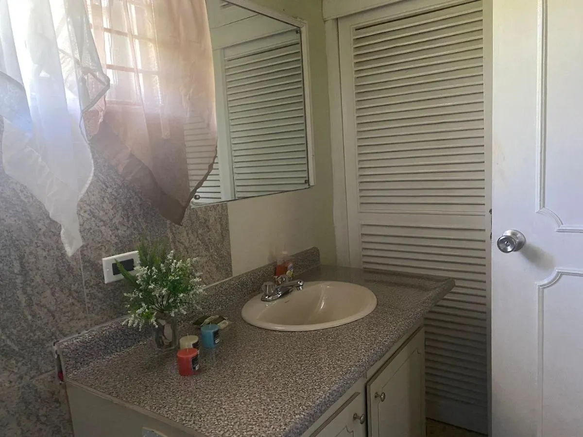 Lachemar Guest House Ocho Rios