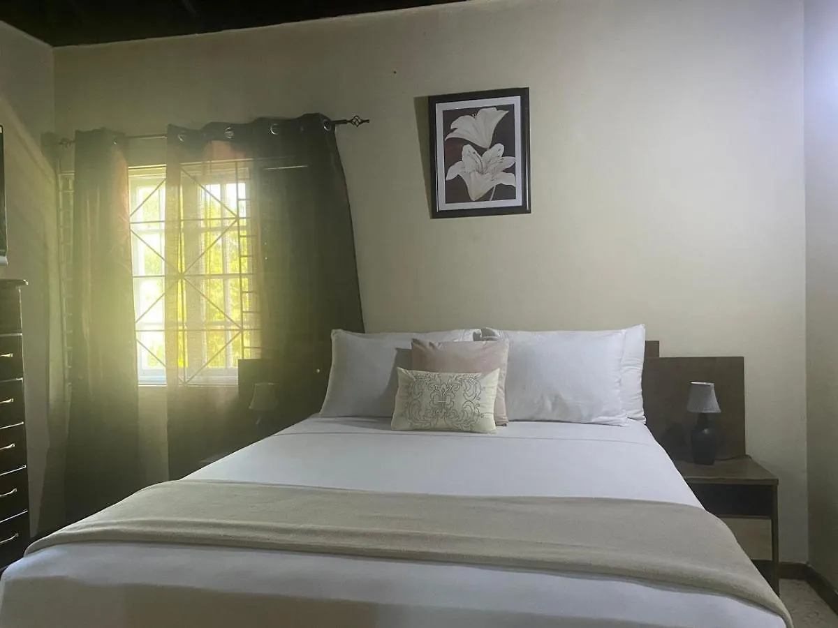 Lachemar Guest House Ocho Rios