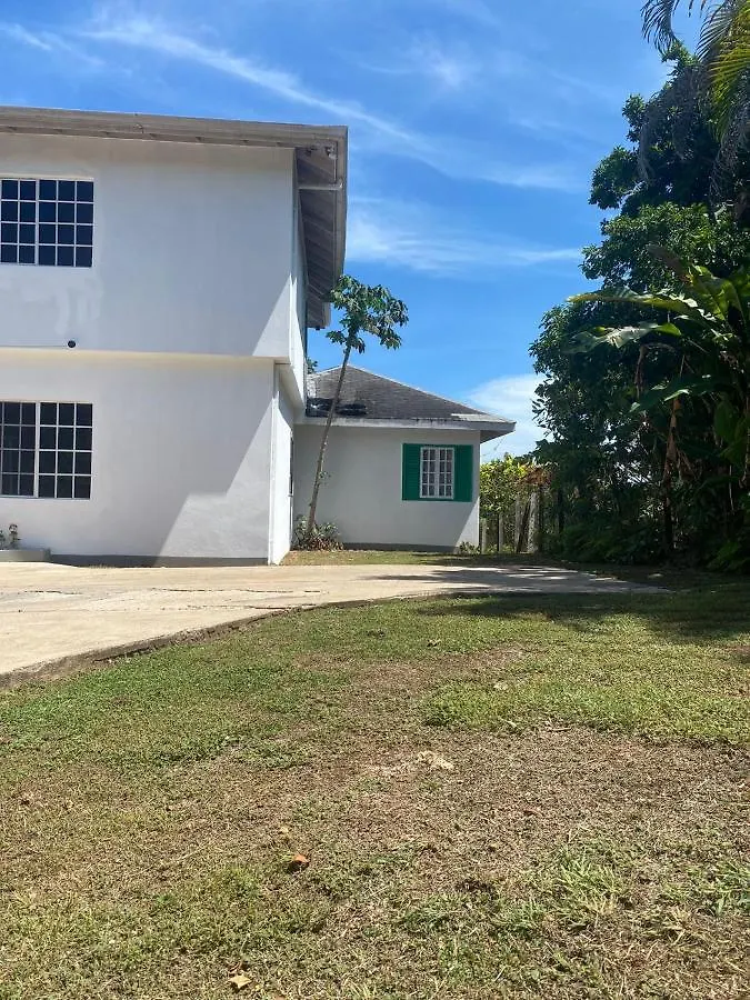 Lachemar Guest House Ocho Rios